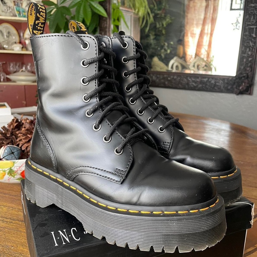 JADON BOOT SMOOTH LEATHER DR MARTENS PLATFORMS